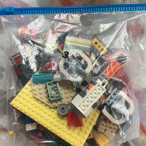 1 pound of legos